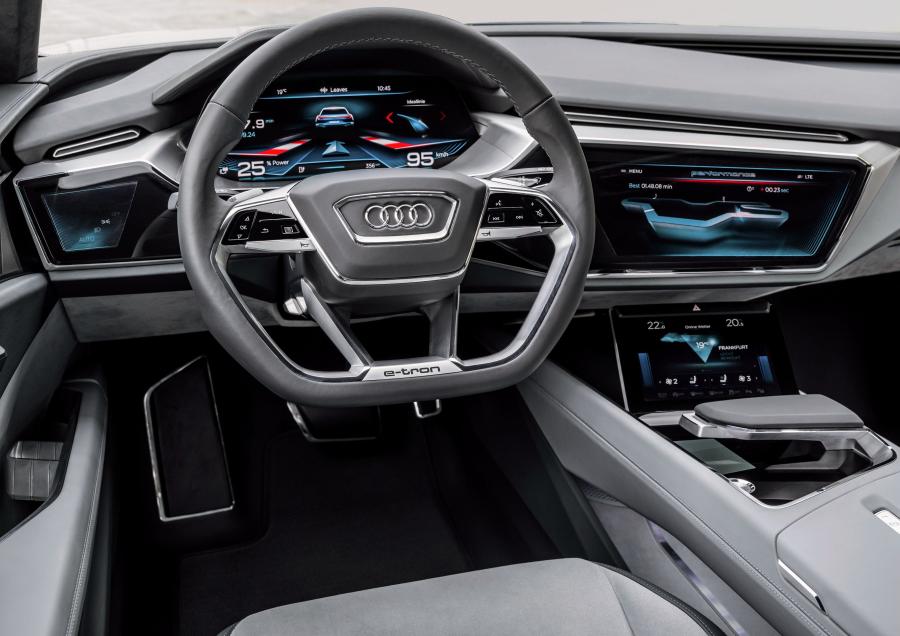Торпедо Audi e-tron Quattro Concept 2015 года  (фото 27 из 30)